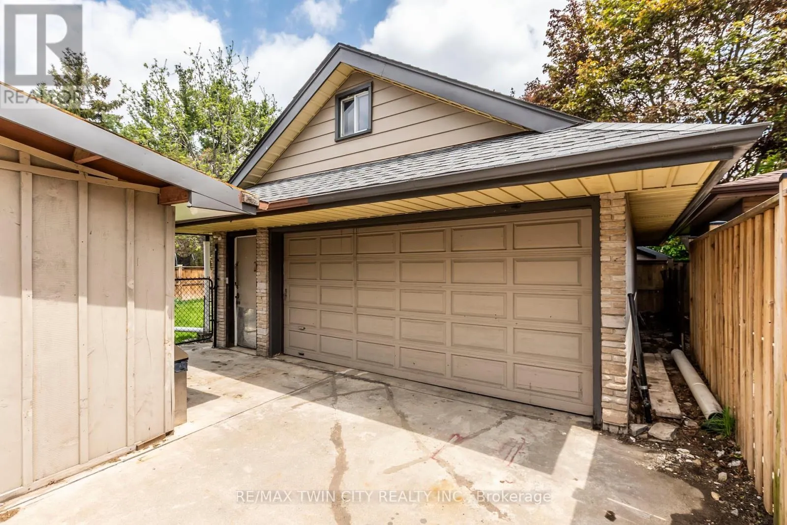 413 CARSON DRIVE