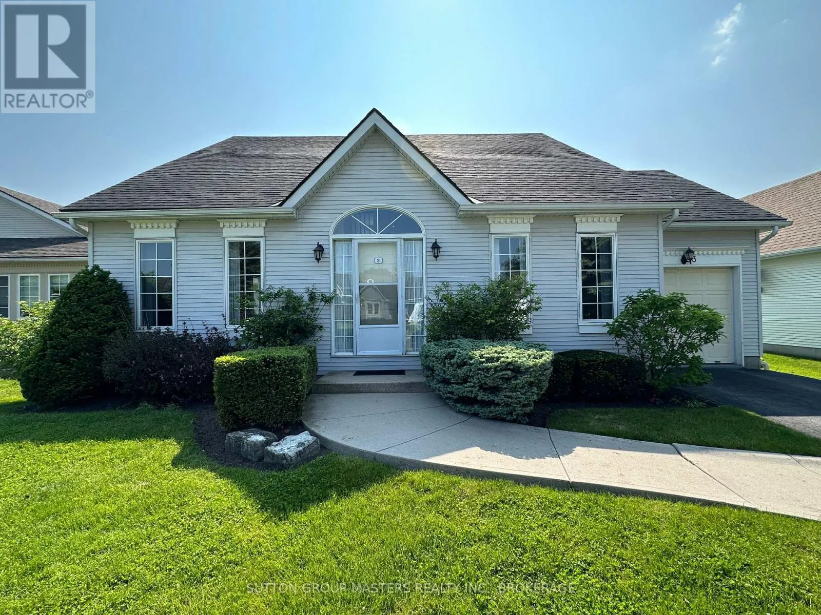 3 EMPIRE COURT