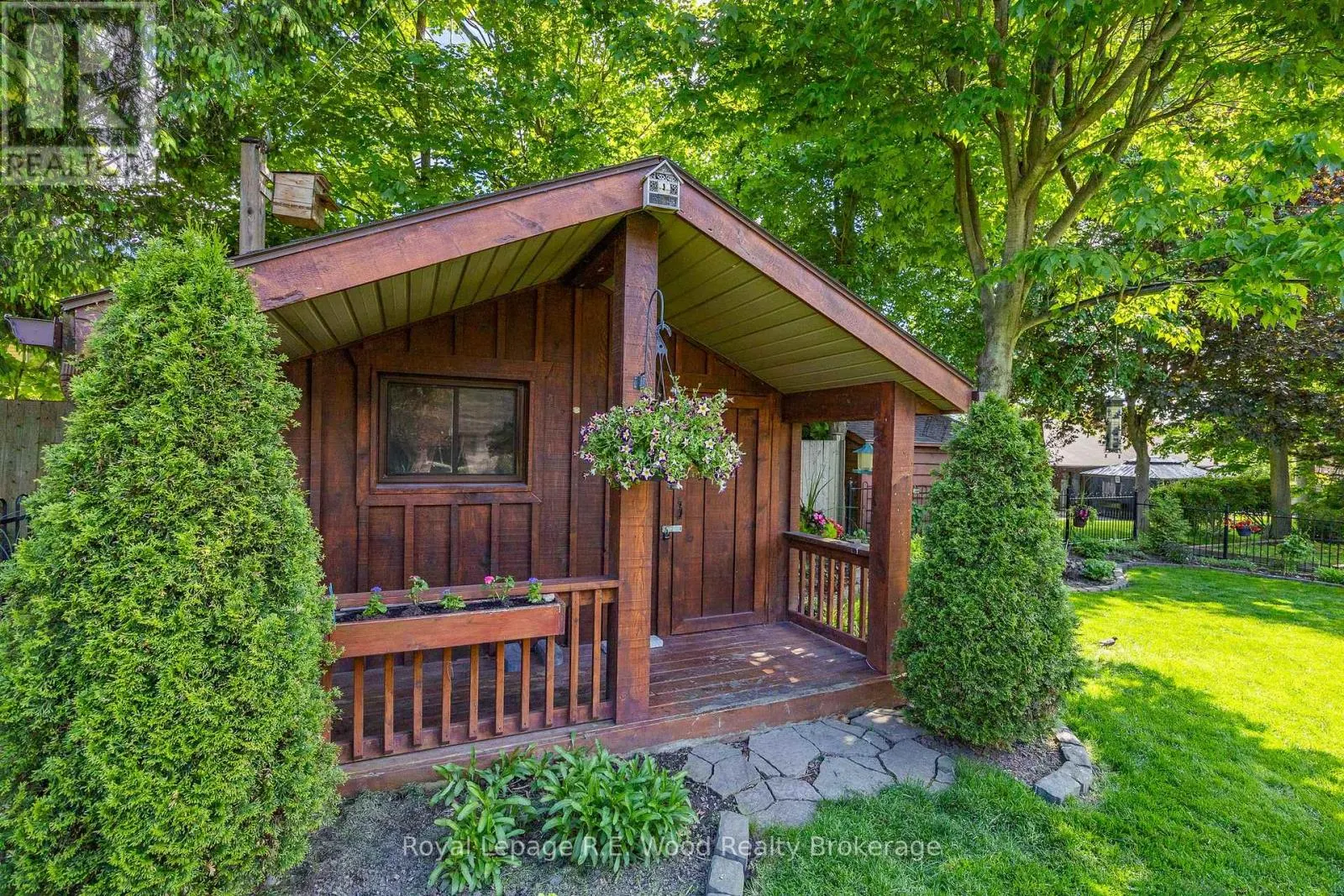 36 WOODLAND CRESCENT