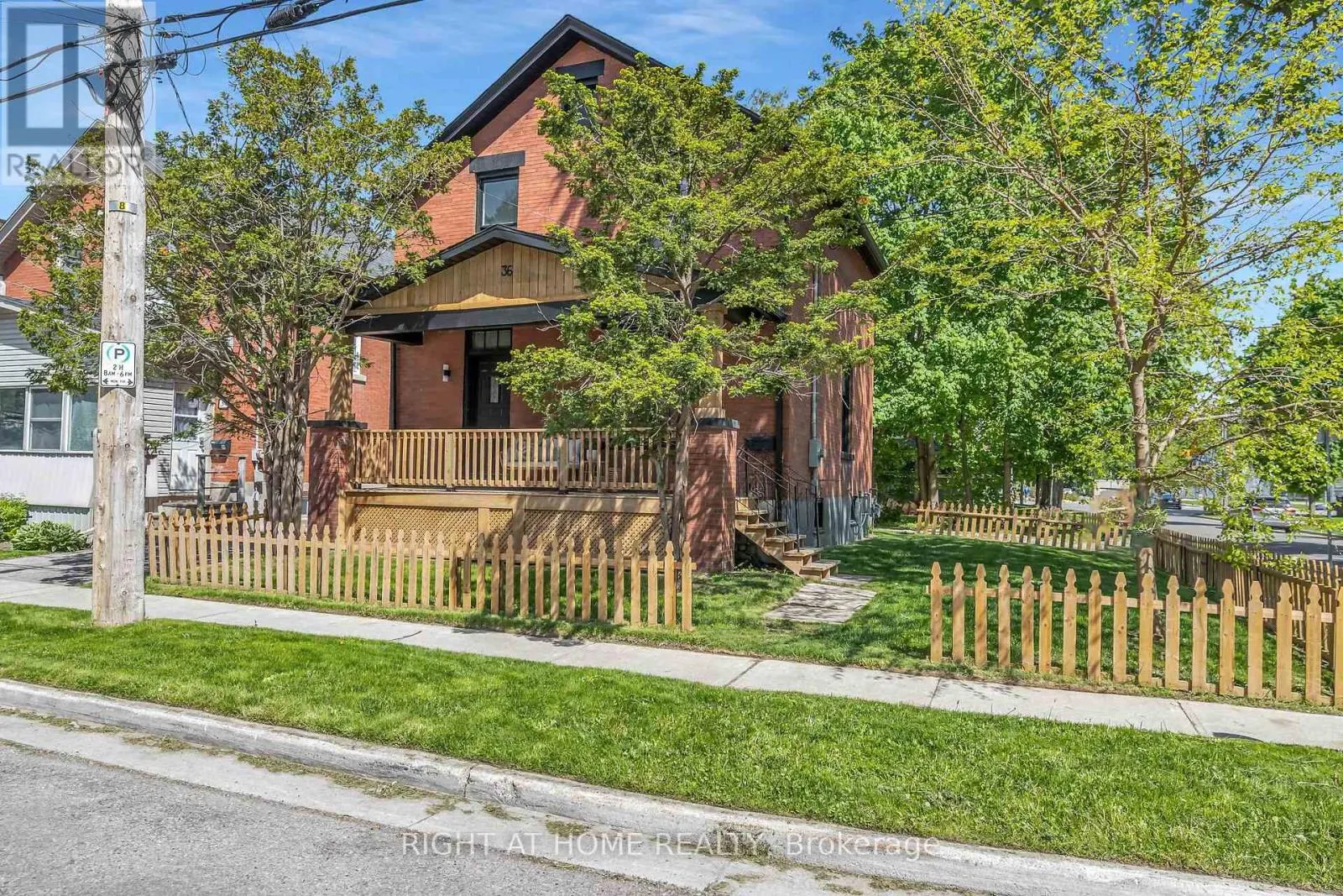 36 SURREY STREET W