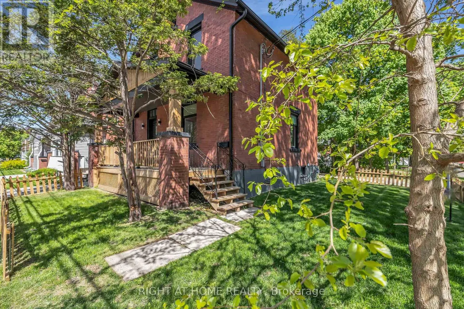 36 SURREY STREET W