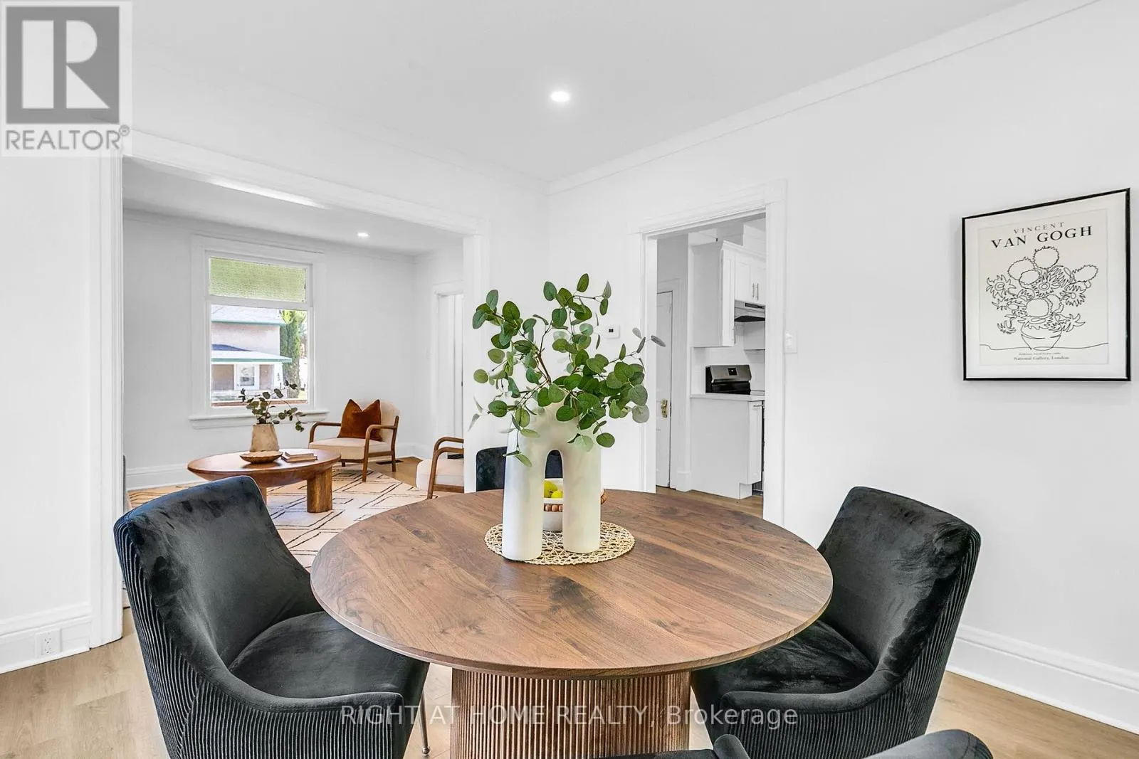36 SURREY STREET W