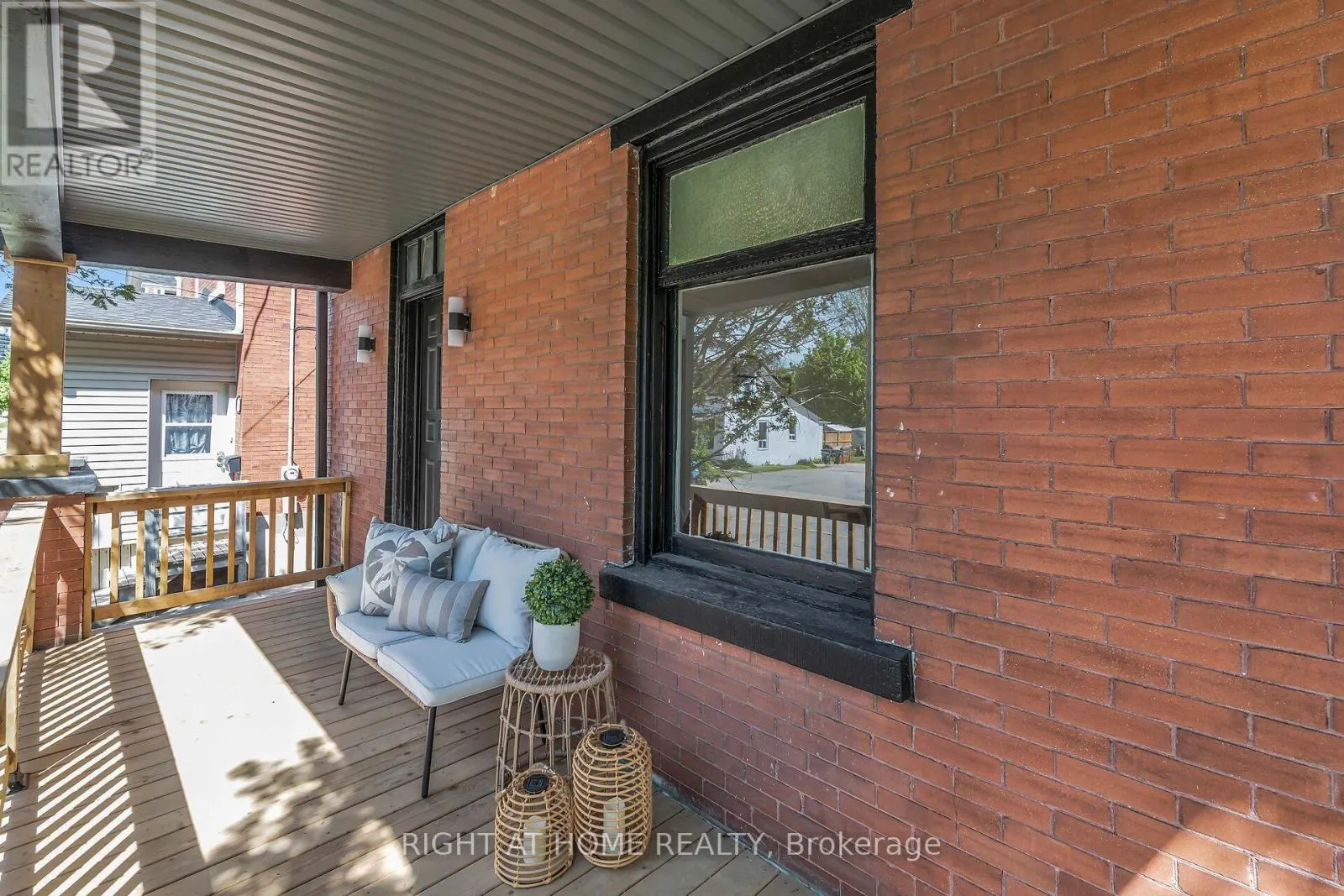 36 SURREY STREET W