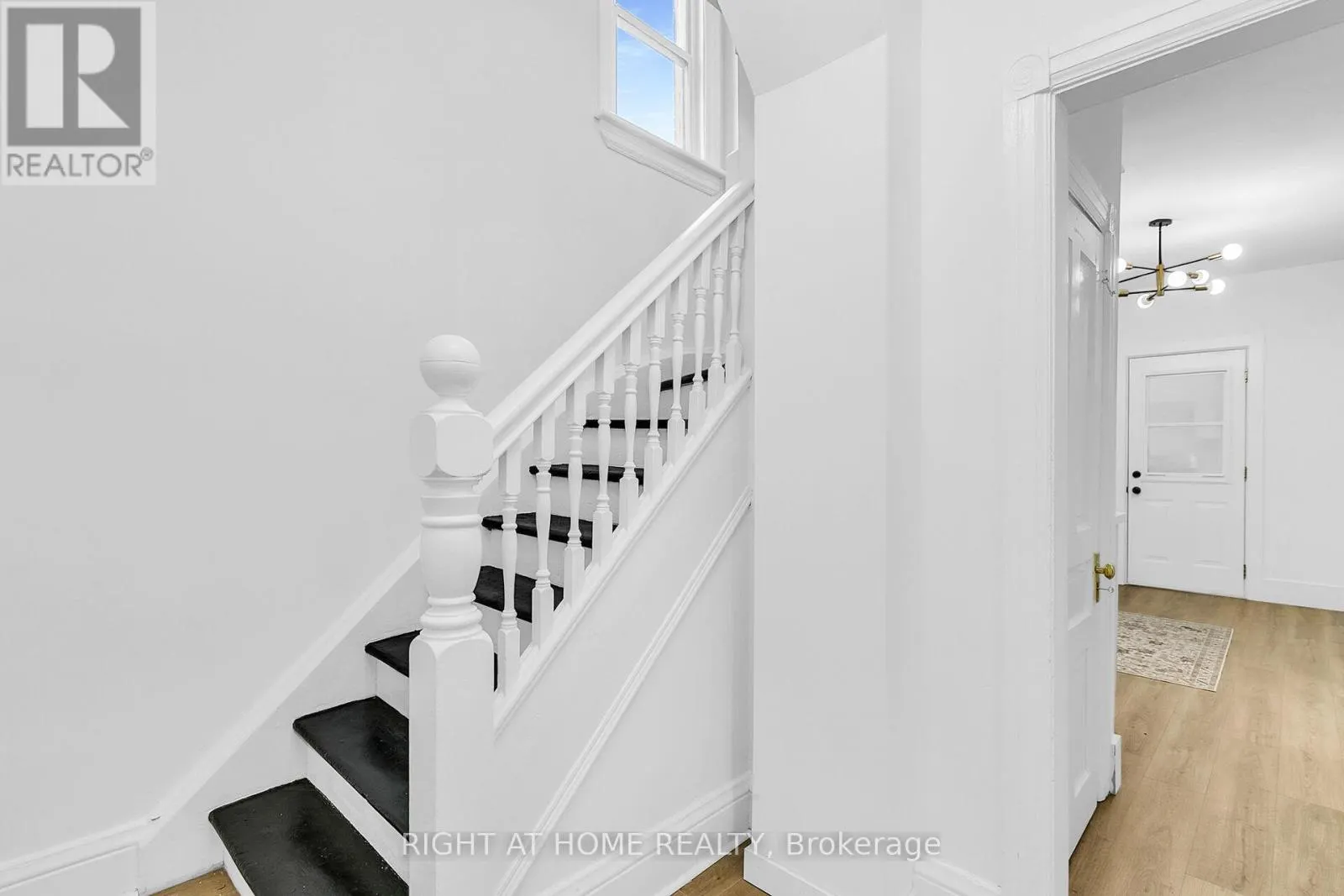 36 SURREY STREET W