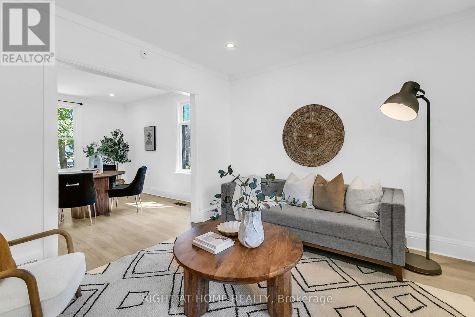 36 SURREY STREET W