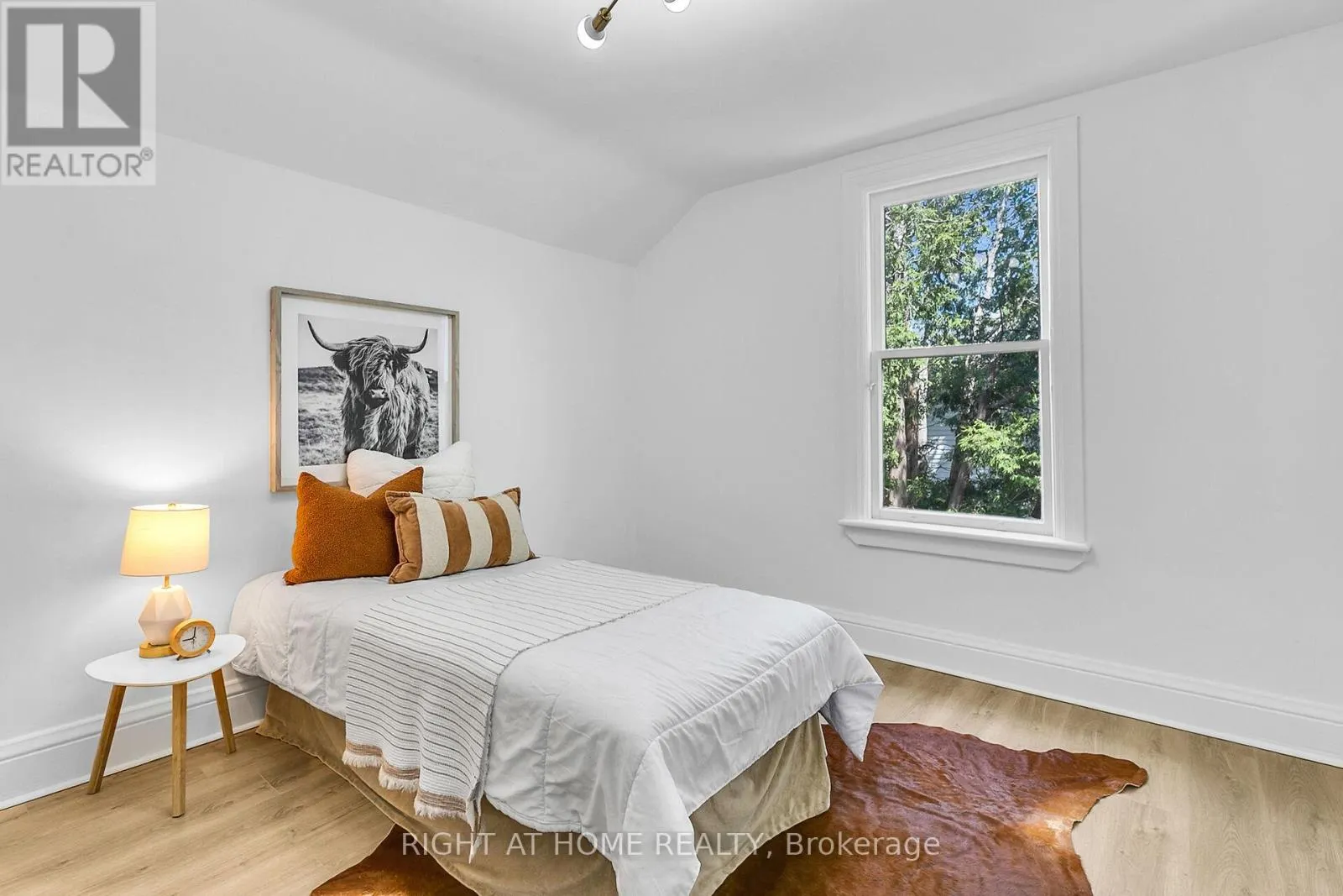 36 SURREY STREET W