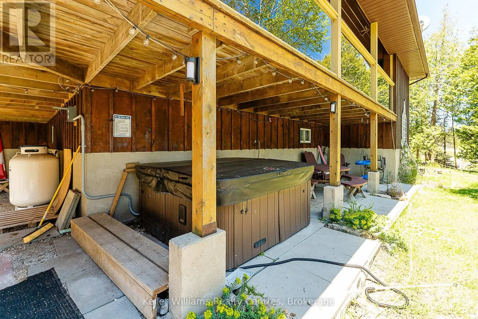 137 PINE TREE HARBOUR ROAD