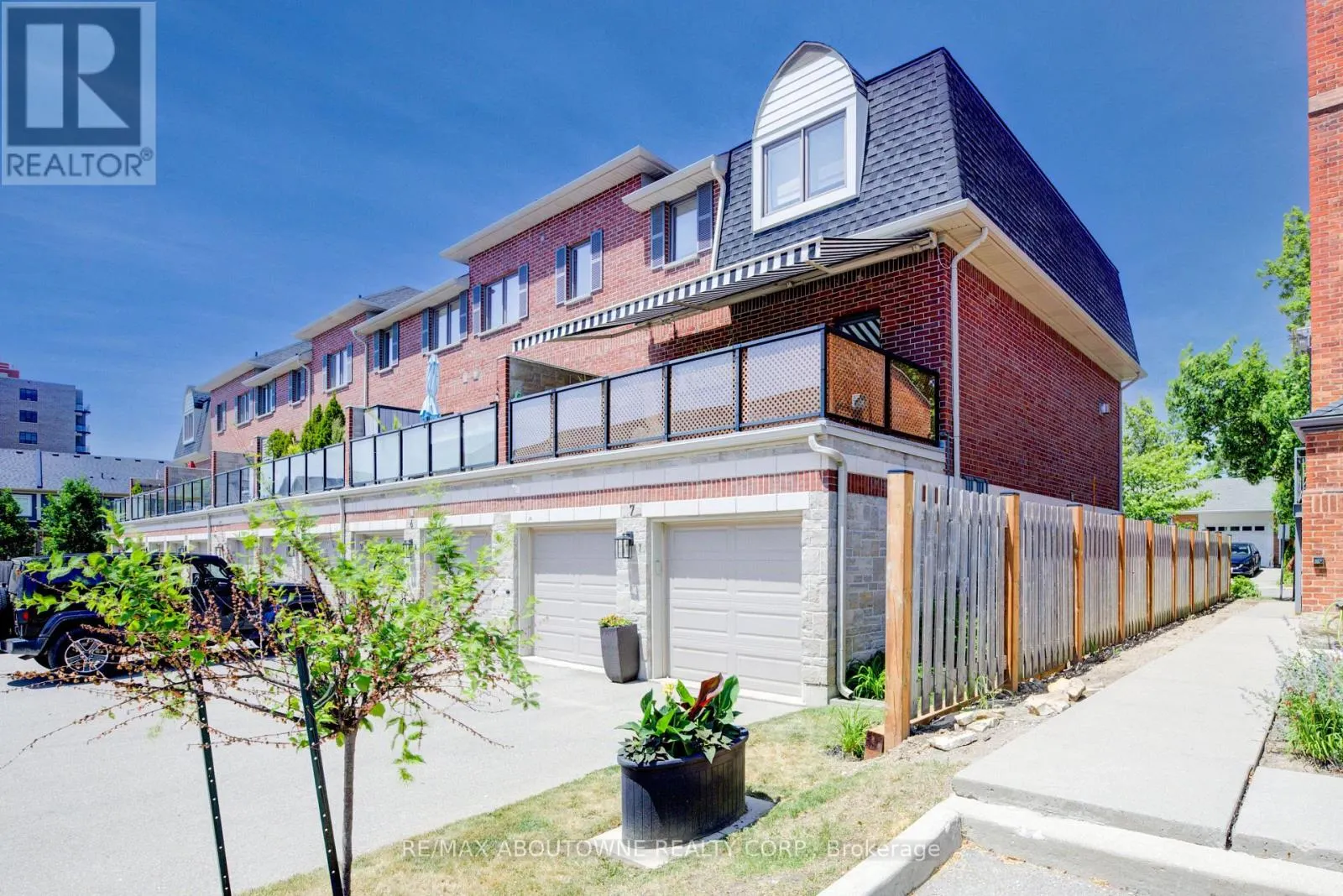 7 - 44 FLAMBORO STREET
