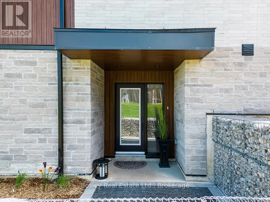 24 - 117 SLADDEN COURT, #24