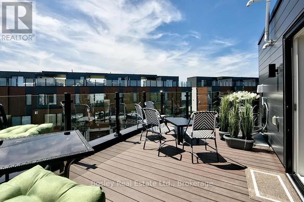 24 - 117 SLADDEN COURT, #24