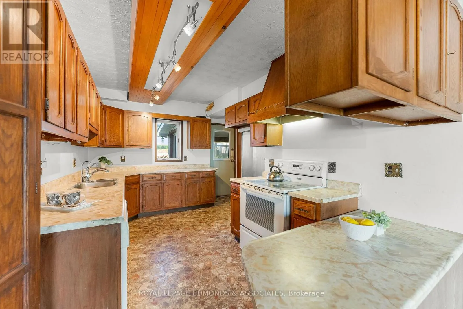 87 COBBLE STONE LANE