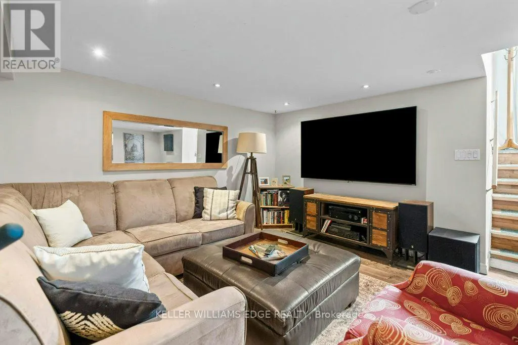 384 THAYER AVENUE