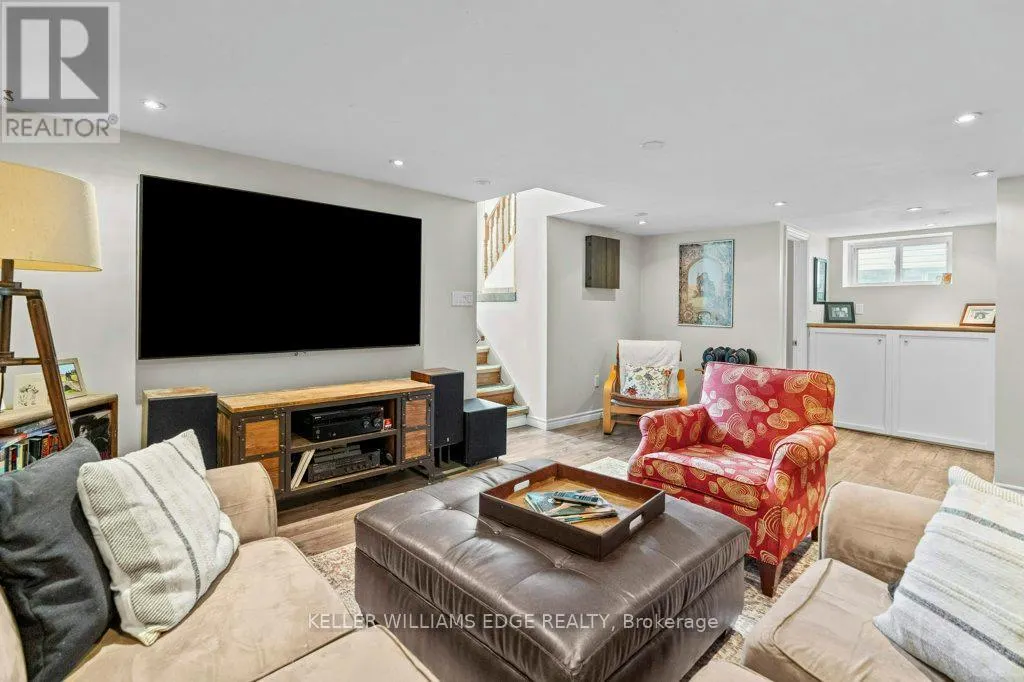384 THAYER AVENUE