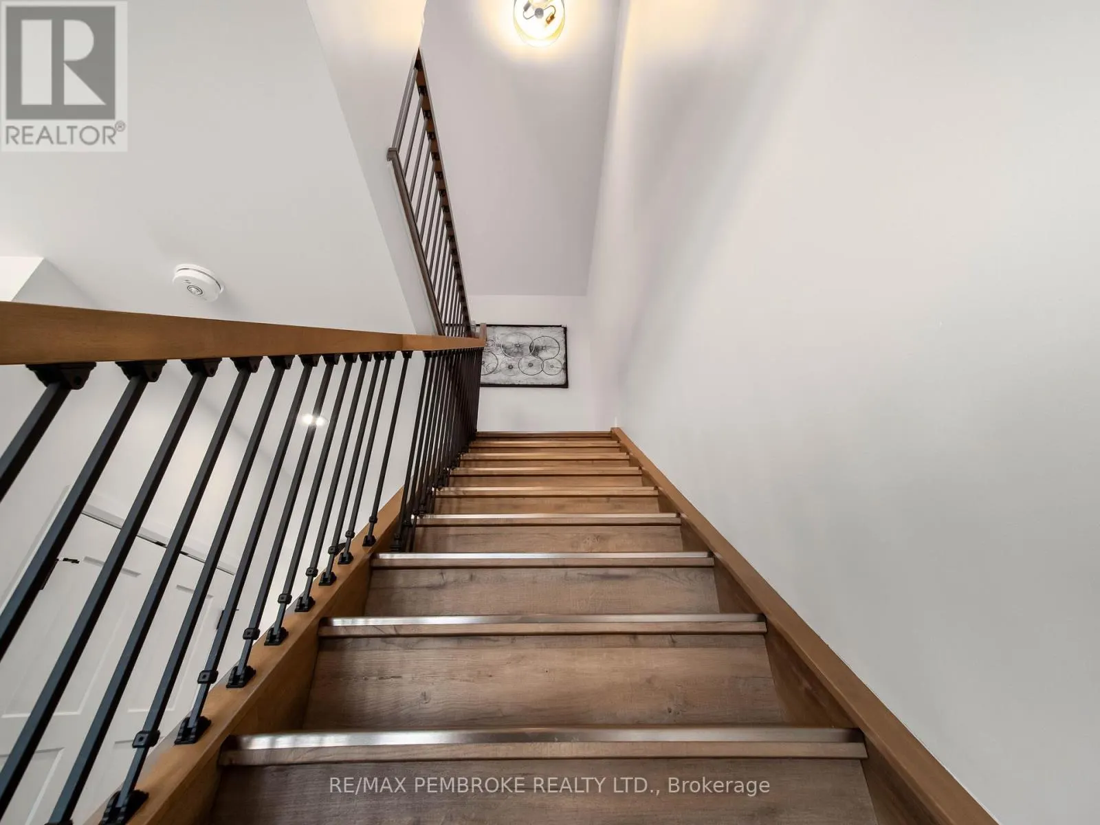 9 NORTHBROOK STREET