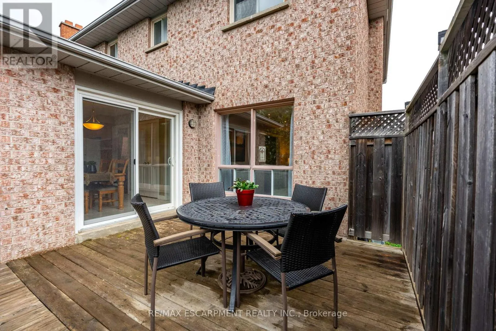 38 FELLOWES CRESCENT