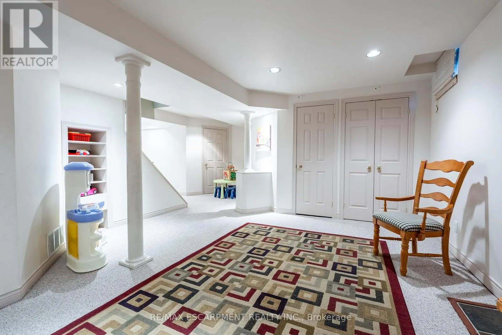 38 FELLOWES CRESCENT