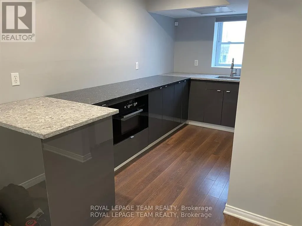 18 - 2759 FENTON ROAD S