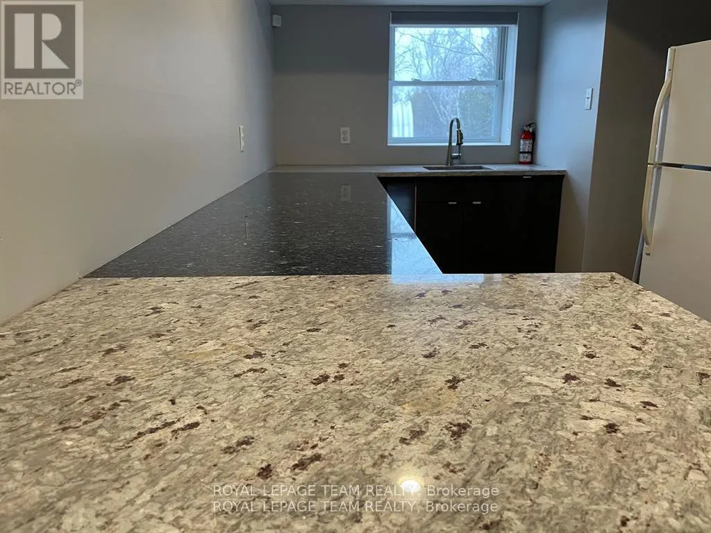 18 - 2759 FENTON ROAD S