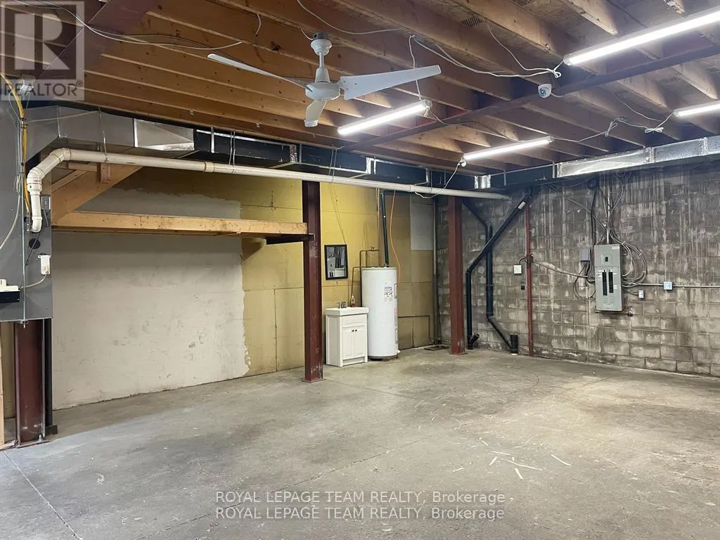 18 - 2759 FENTON ROAD S