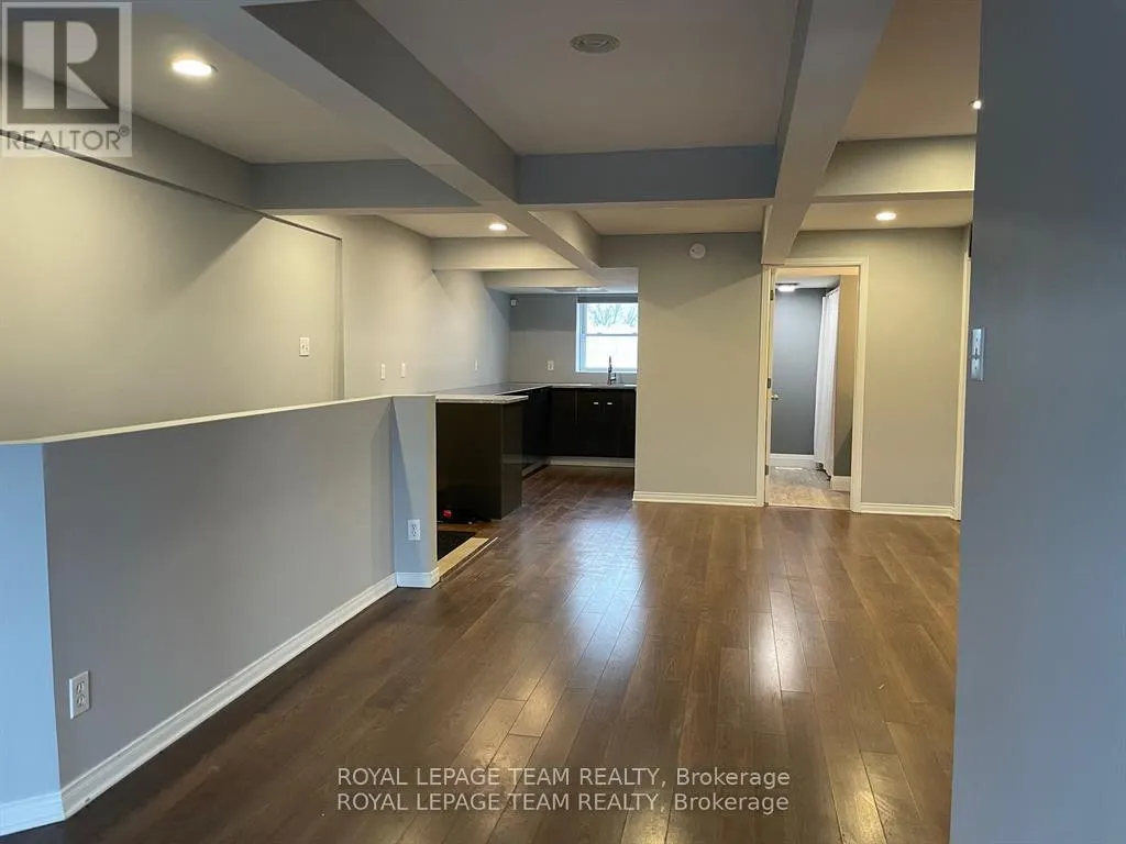 18 - 2759 FENTON ROAD S