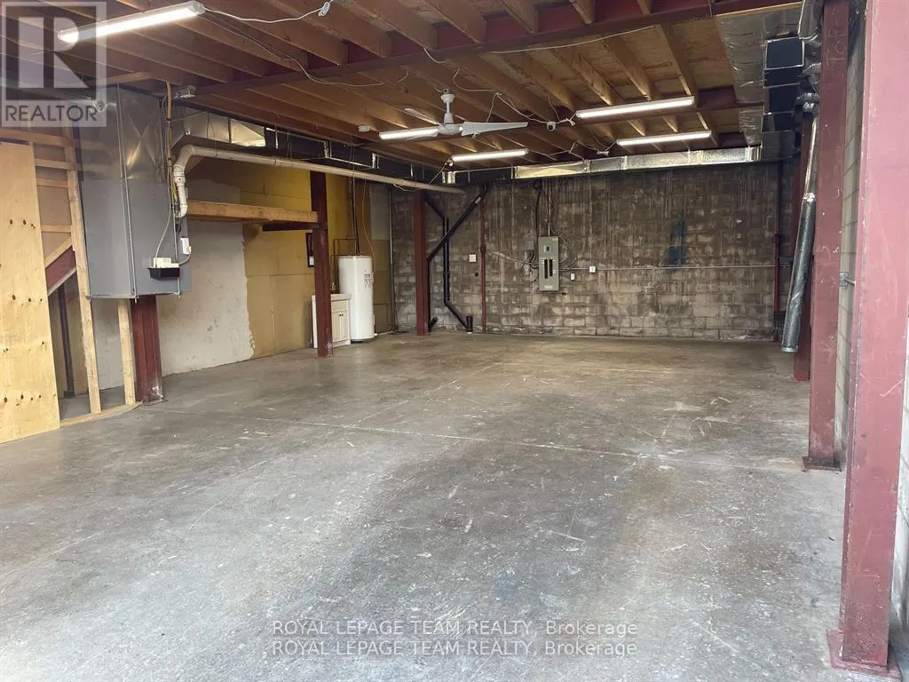 18 - 2759 FENTON ROAD S