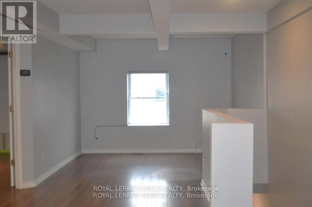 18 - 2759 FENTON ROAD S