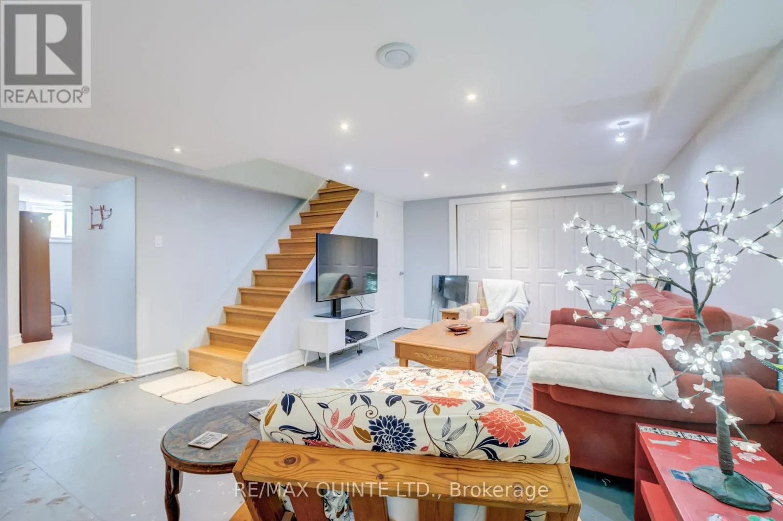 25 SINGLETON STREET