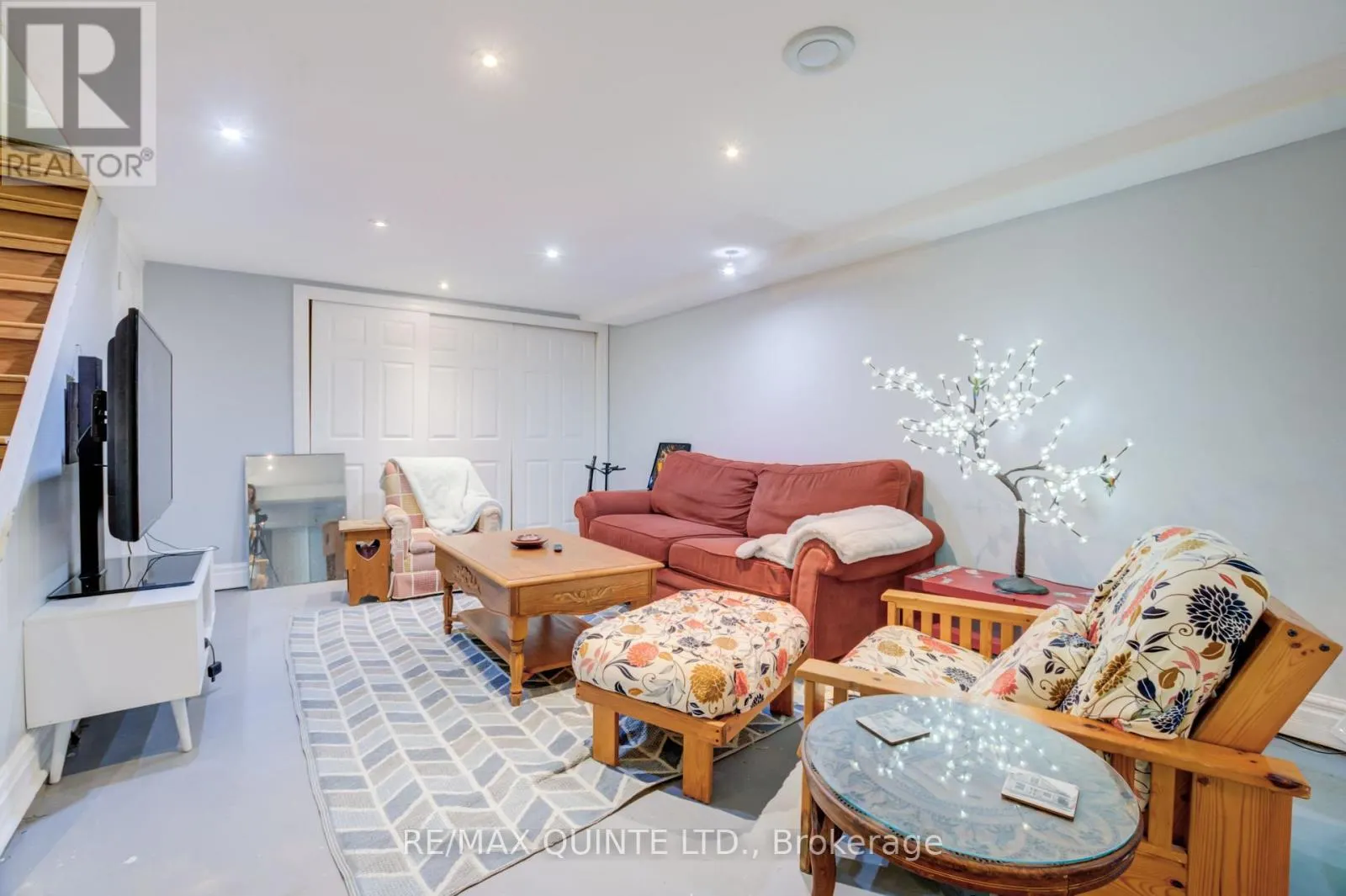 25 SINGLETON STREET