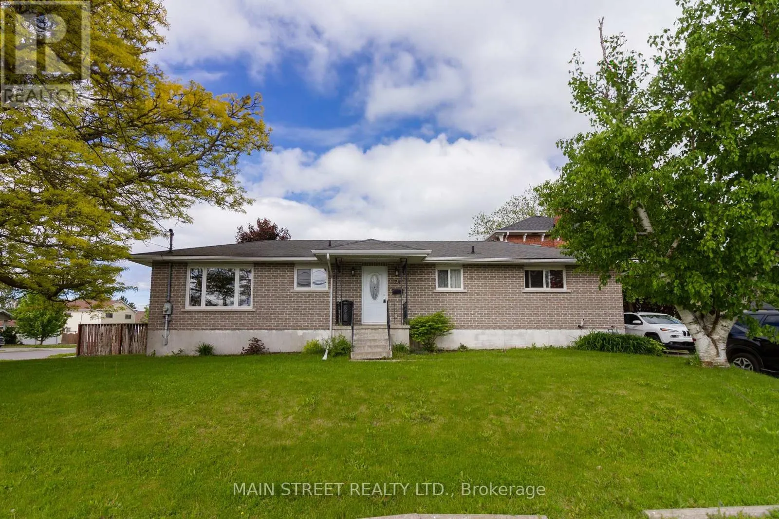 28 PRINCE OF WALES DRIVE
