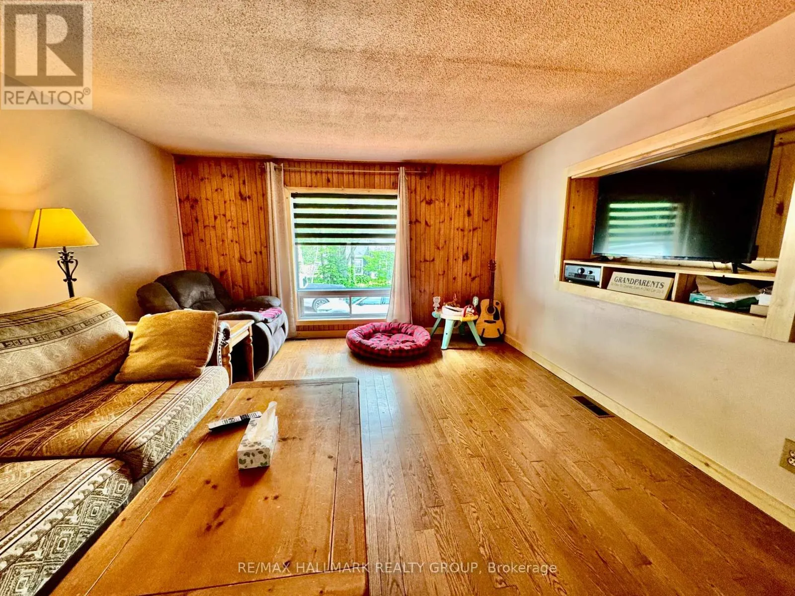 1039 LONG LAKE ROAD