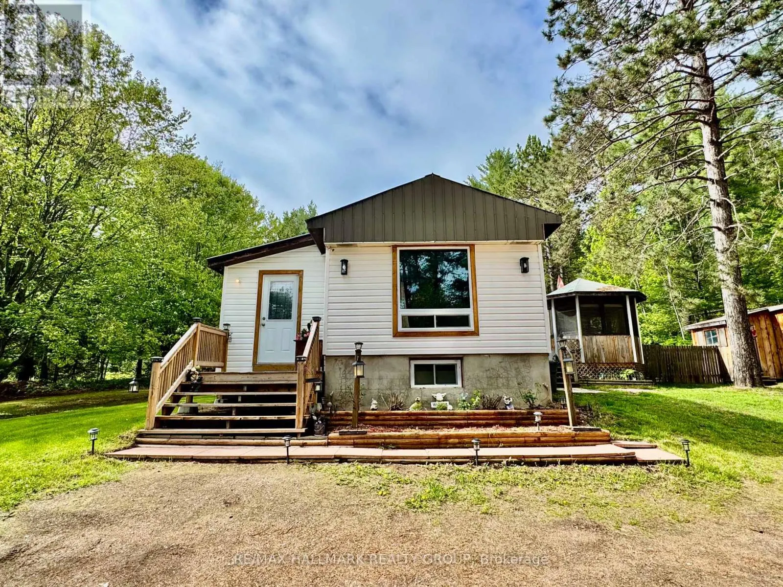 1039 LONG LAKE ROAD