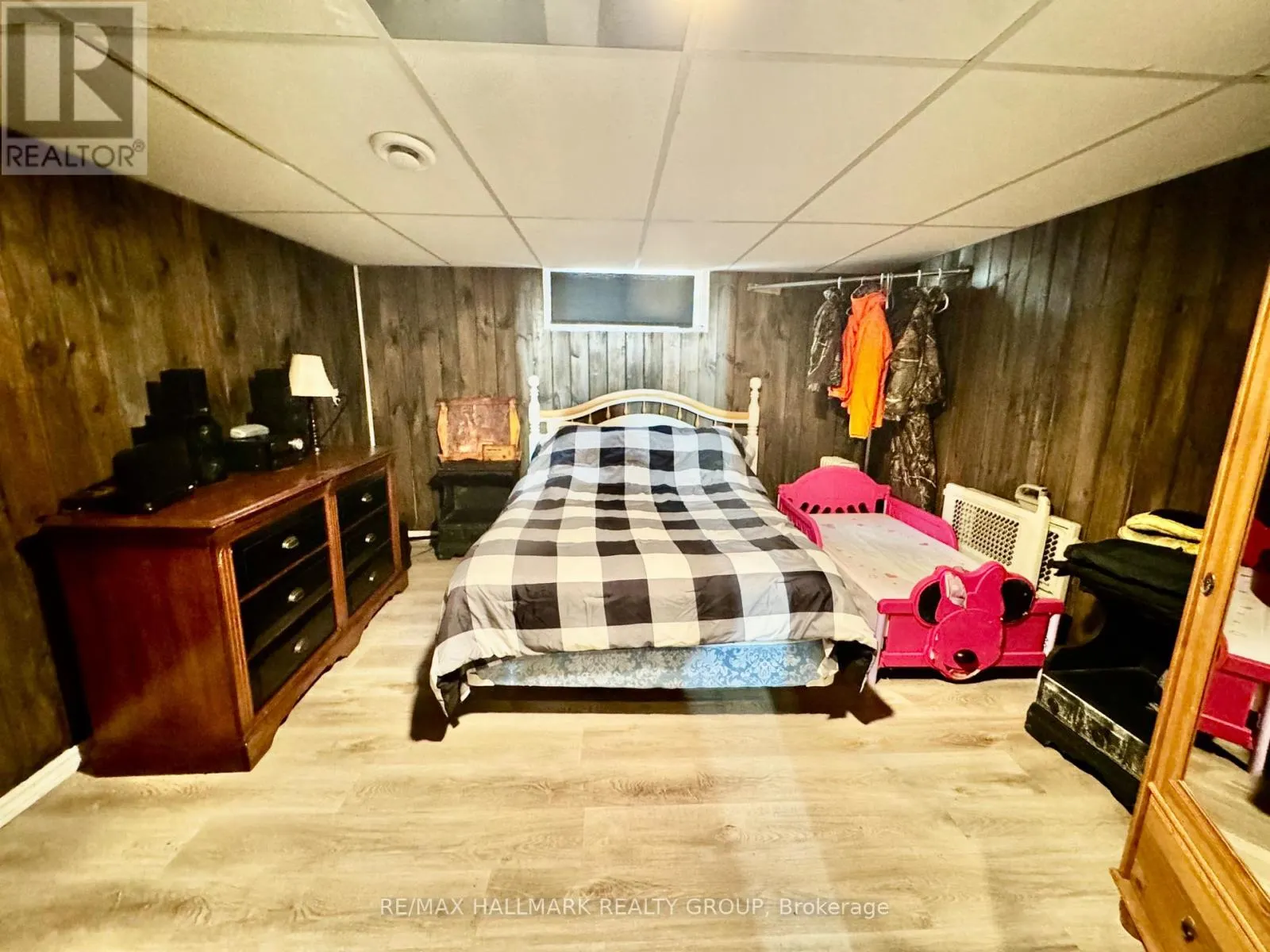 1039 LONG LAKE ROAD