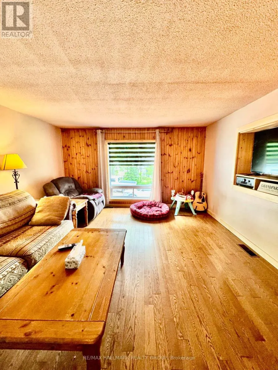 1039 LONG LAKE ROAD