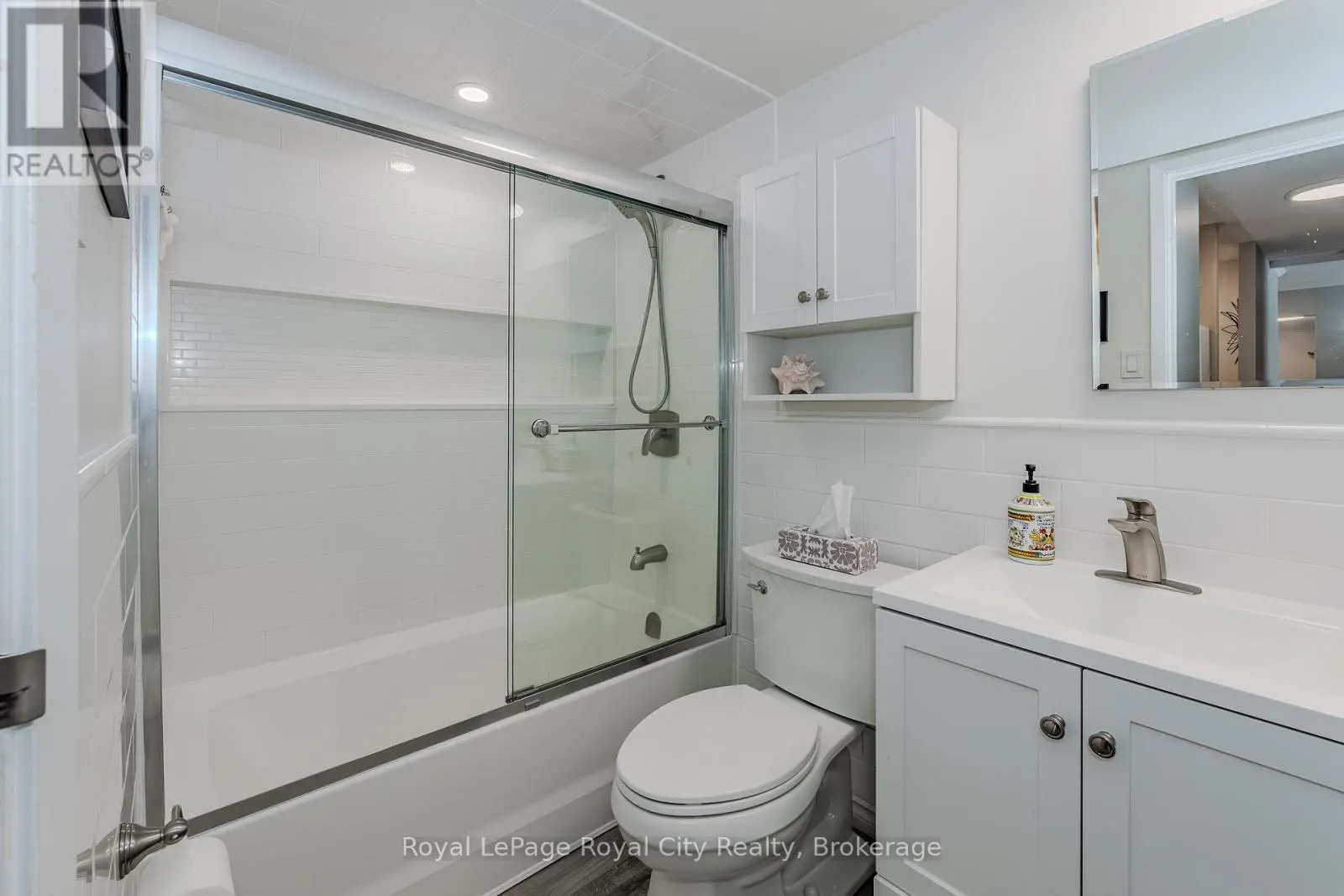 207 - 19 WOODLAWN ROAD E, #207