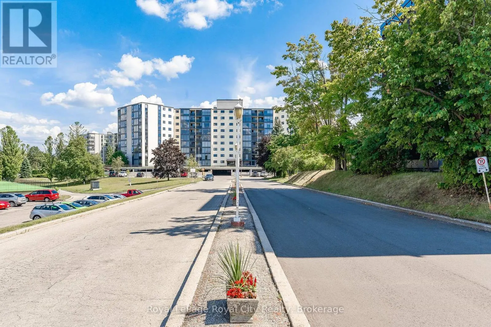 207 - 19 WOODLAWN ROAD E, #207
