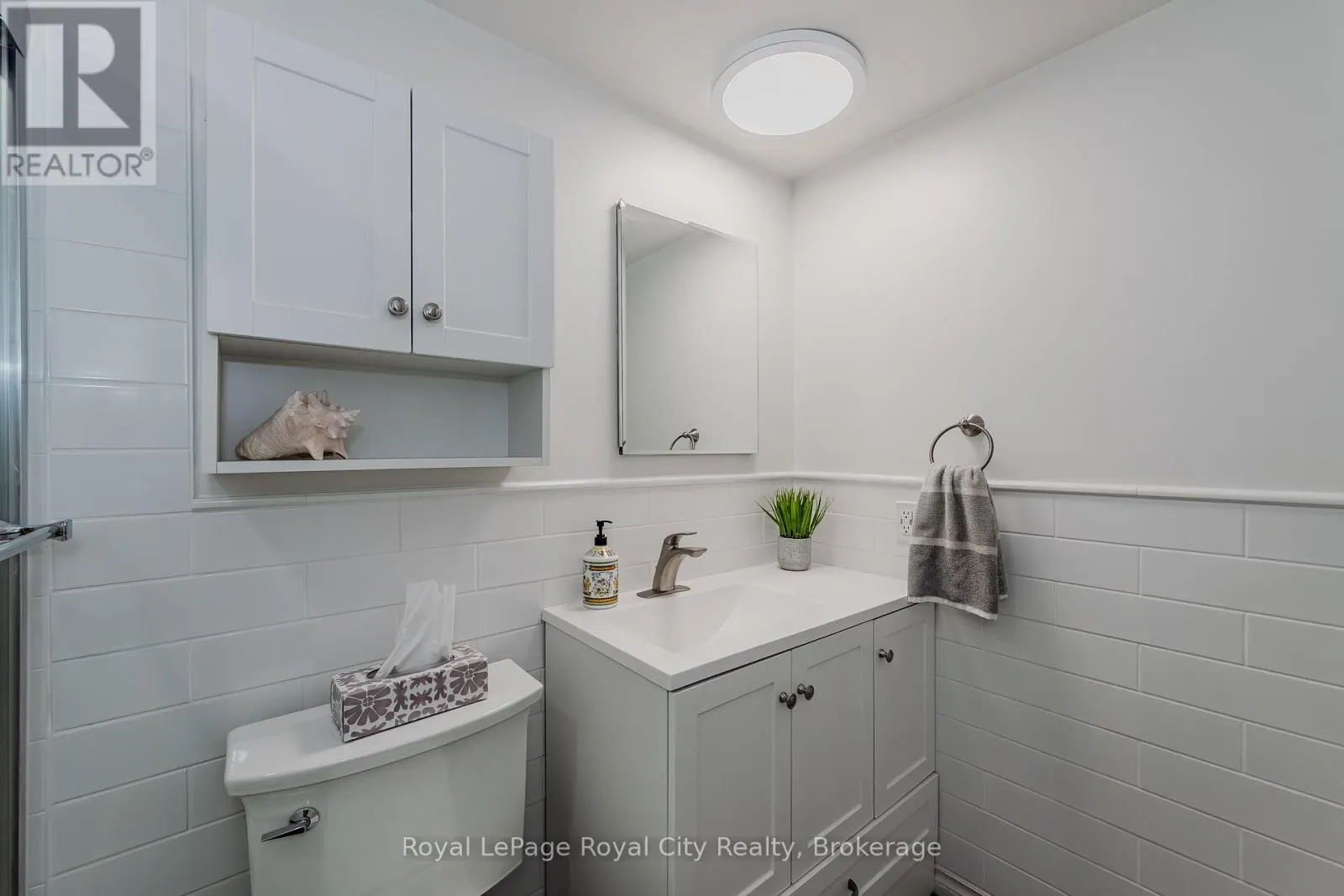 207 - 19 WOODLAWN ROAD E, #207