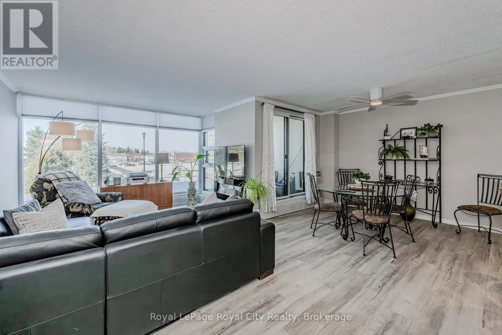 207 - 19 WOODLAWN ROAD E, #207
