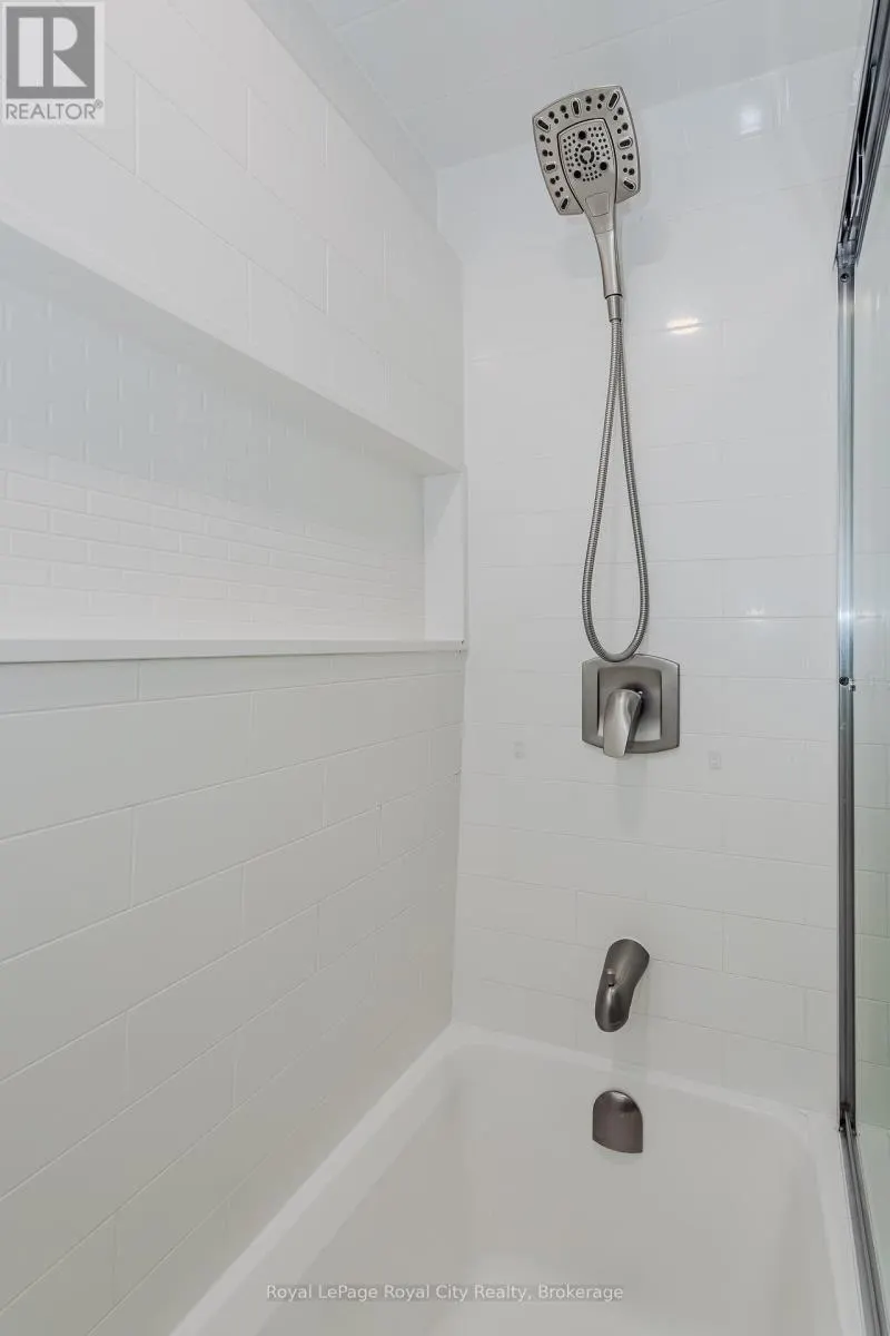 207 - 19 WOODLAWN ROAD E, #207