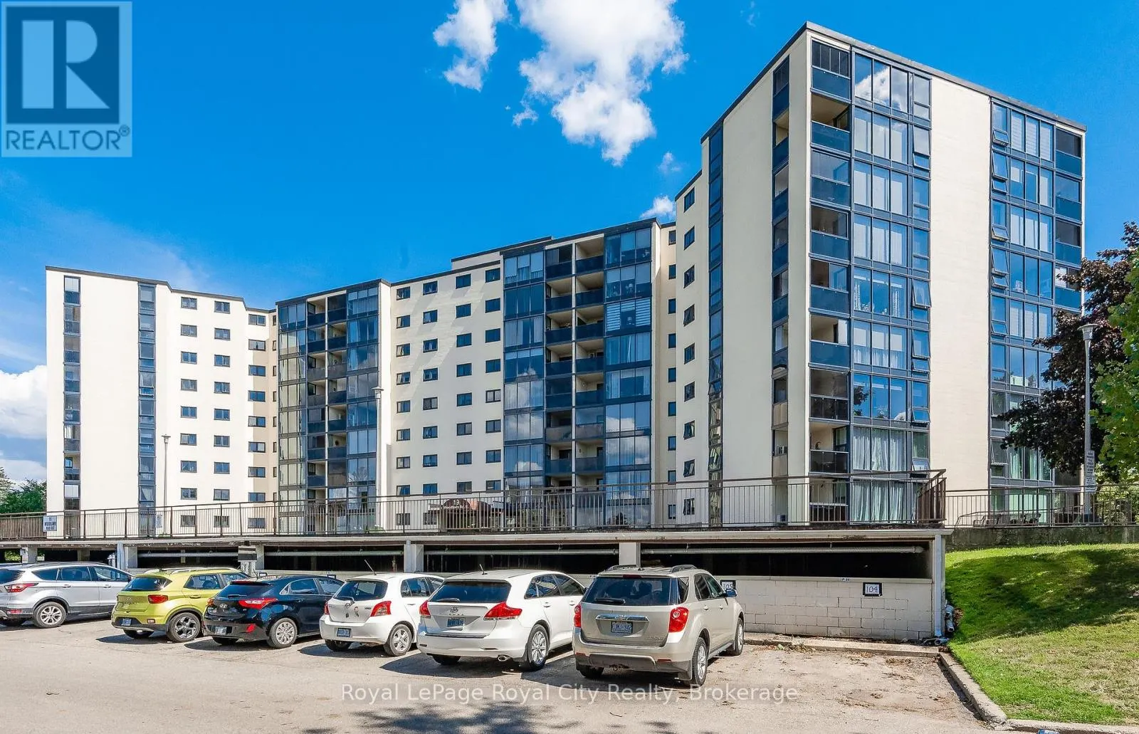 207 - 19 WOODLAWN ROAD E, #207
