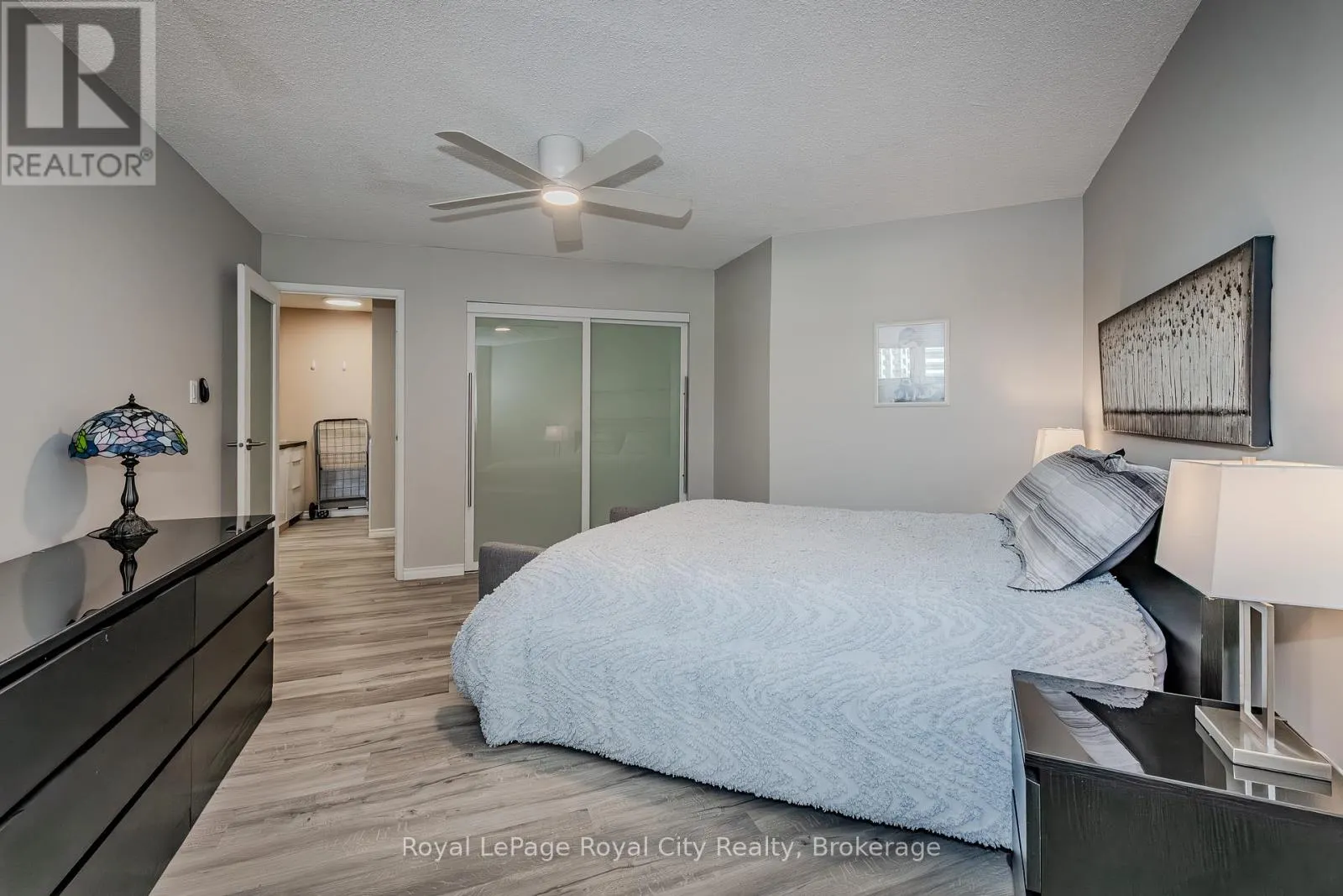 207 - 19 WOODLAWN ROAD E, #207