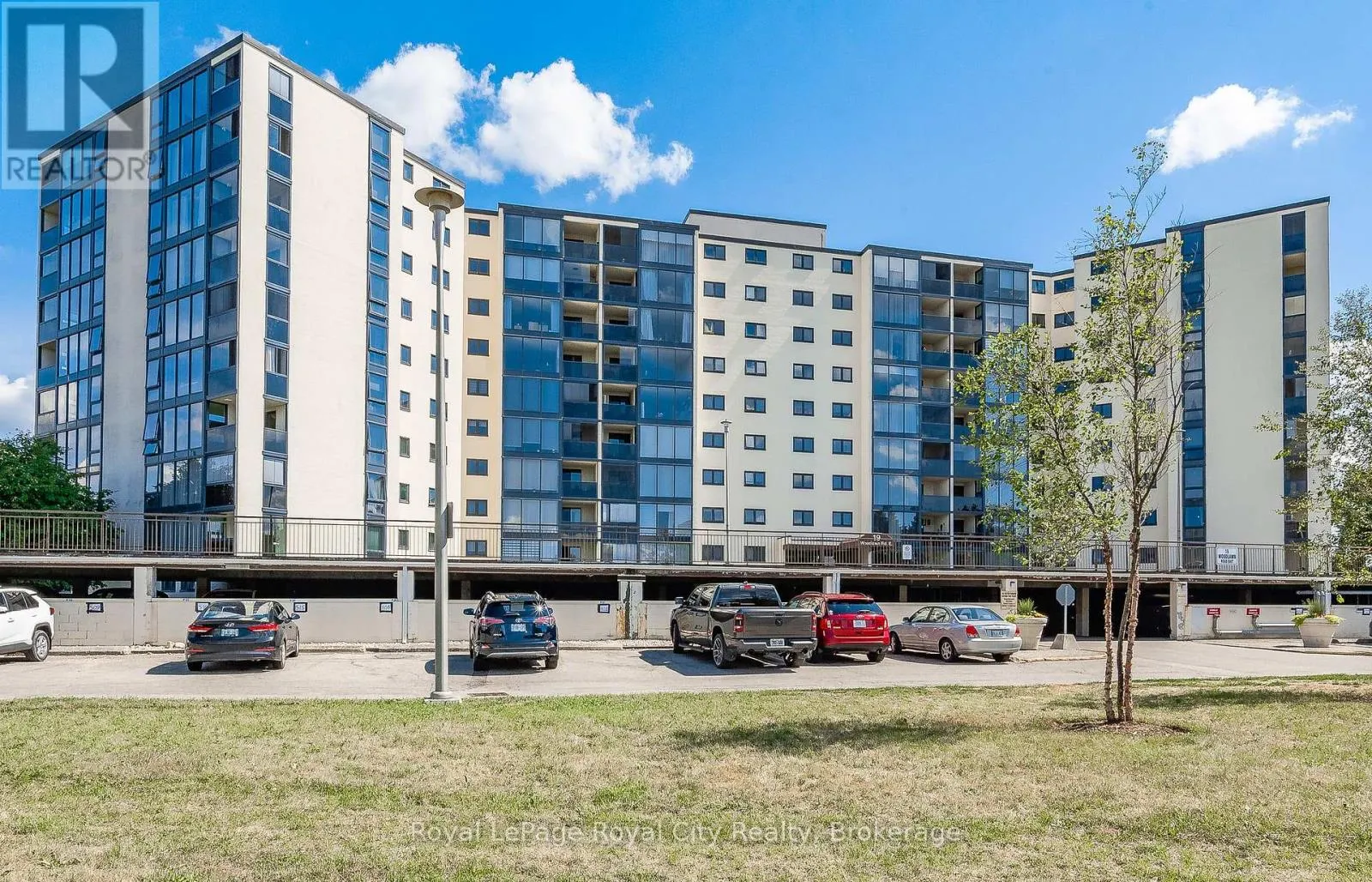 207 - 19 WOODLAWN ROAD E, #207