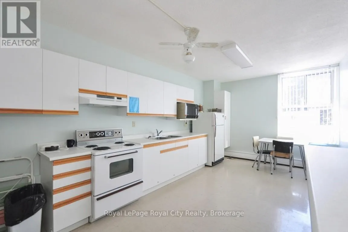 207 - 19 WOODLAWN ROAD E, #207