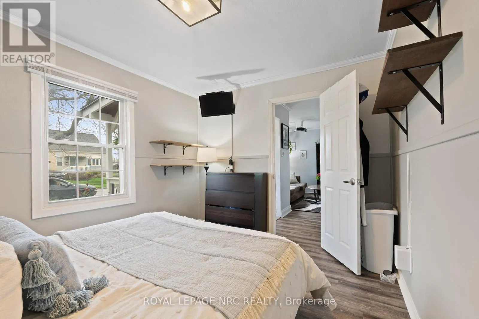 7 LANCASTER AVENUE