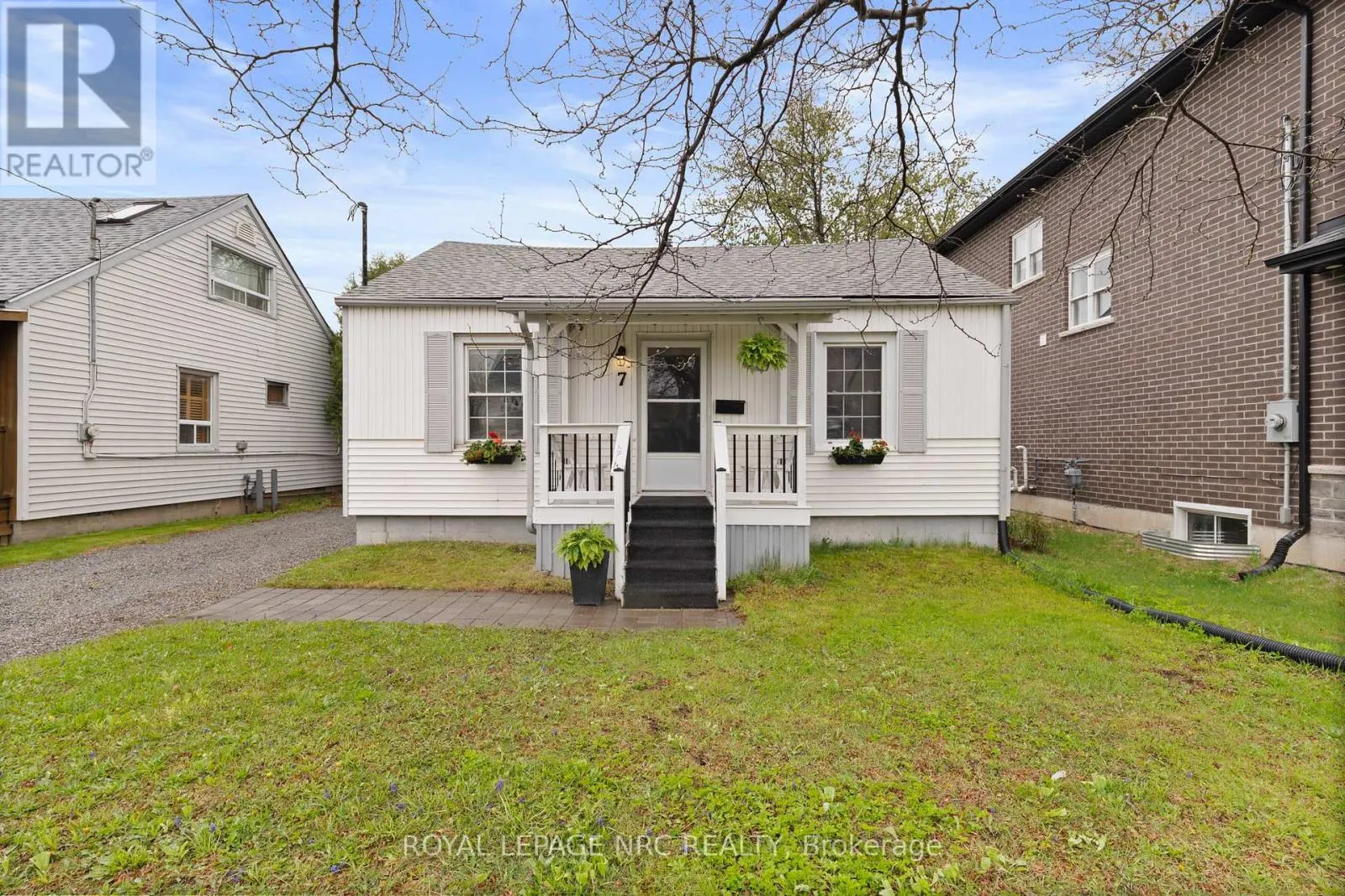 7 LANCASTER AVENUE