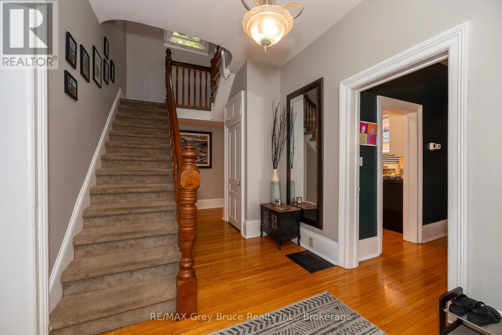 922 3RD AVENUE W