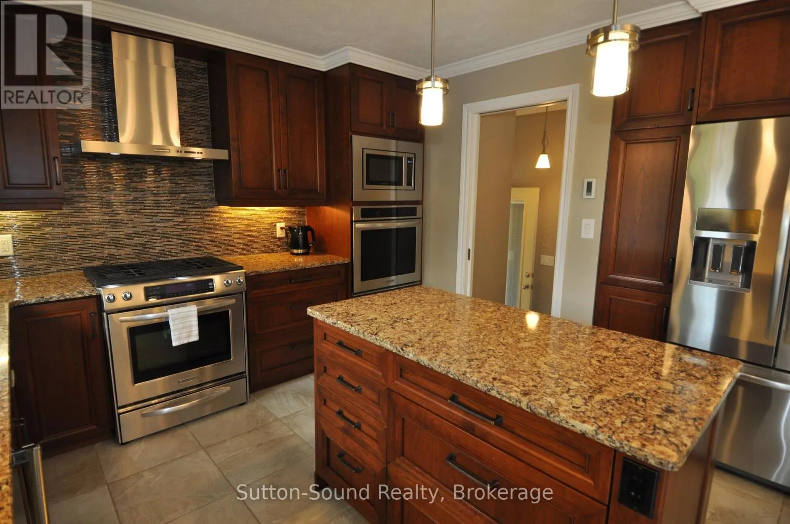 635 26TH STREET W