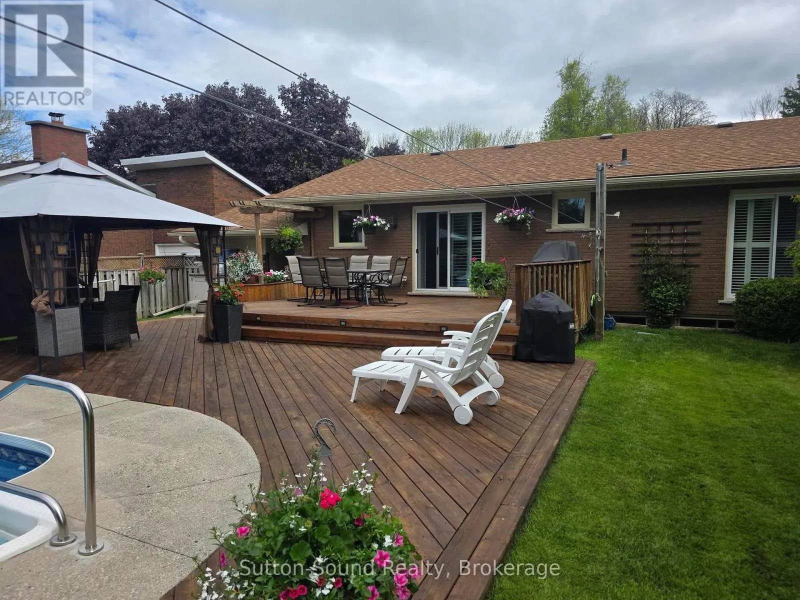 635 26TH STREET W