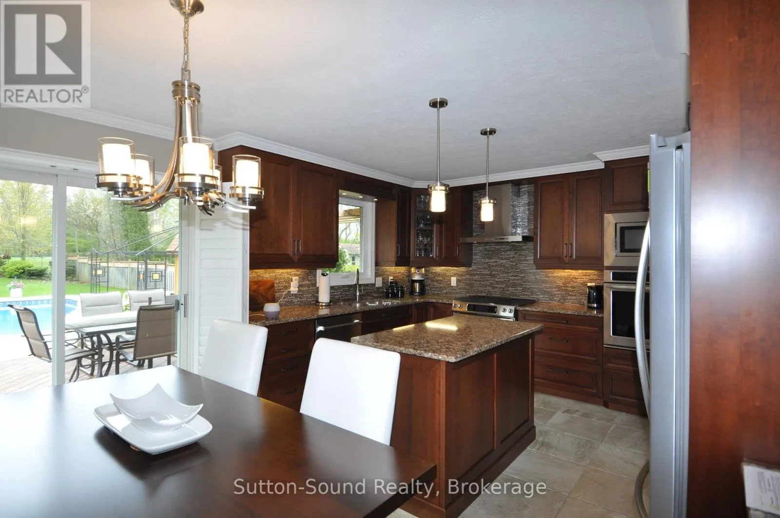635 26TH STREET W
