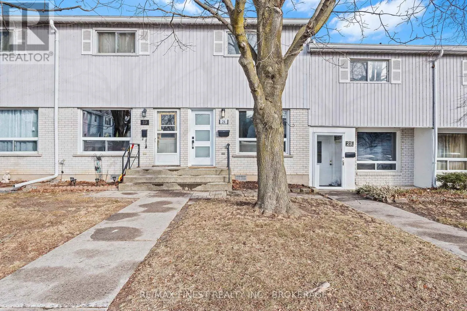 24 - 4427 BATH ROAD, #24