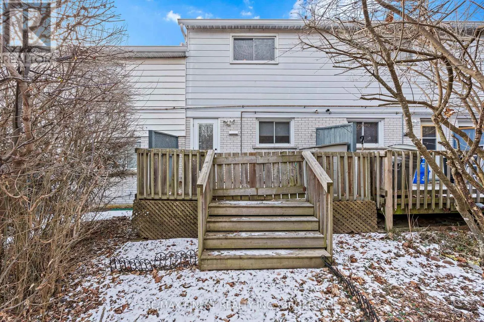 24 - 4427 BATH ROAD, #24
